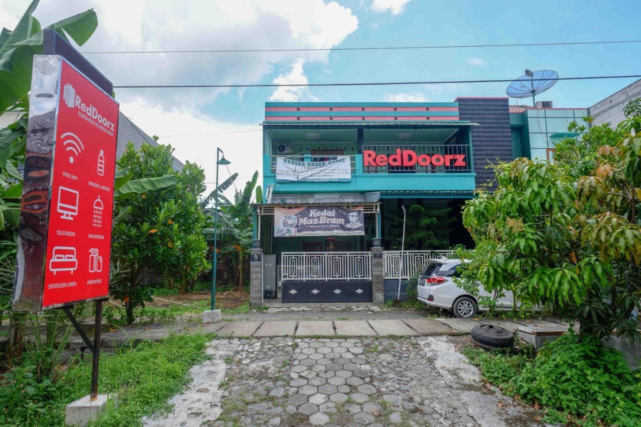 RedDoorz Syariah near RS Mitra Siaga Hotel Tegal  Bagian luar foto